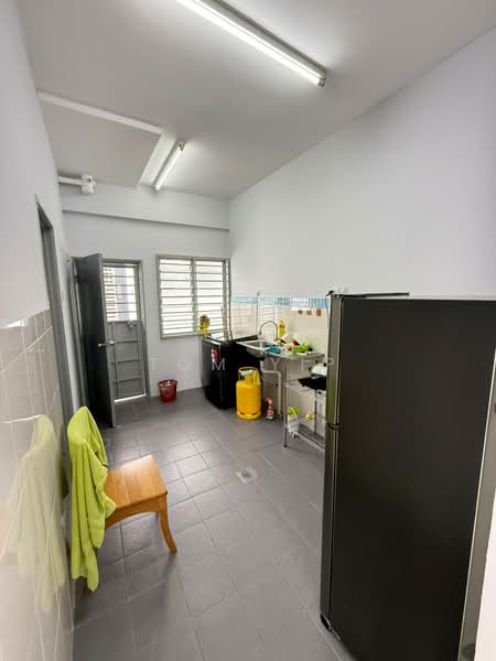 2-storey Terraced House for Sale in Subang Bestari (Shah Alam) - Tom Yip - Kitchen - PropertyGuru.com.my