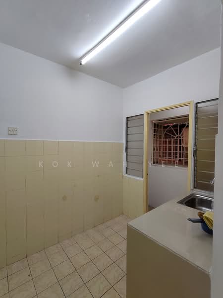 Pangsapuri untuk Dijual di saujana apartment - Kok Wah Yee - Kitchen - PropertyGuru.com.my