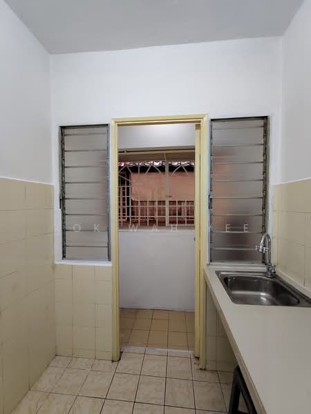 Pangsapuri untuk Dijual di saujana apartment - Kok Wah Yee - Kitchen - PropertyGuru.com.my