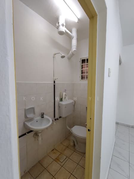 Pangsapuri untuk Dijual di saujana apartment - Kok Wah Yee - Bathroom - PropertyGuru.com.my