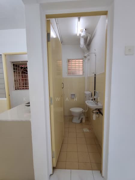 Pangsapuri untuk Dijual di saujana apartment - Kok Wah Yee - Bathroom - PropertyGuru.com.my