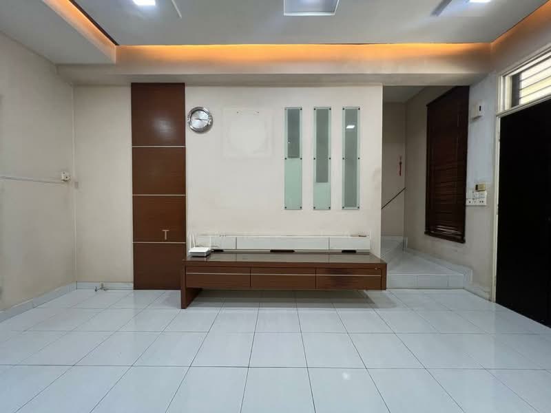 Rumah Teres 2 Tingkat untuk Dijual di Taman Setia Indah (Tebrau) - Tommy Tai - Living Room - PropertyGuru.com.my