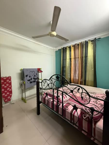 Rumah Flat untuk Dijual di Taman Kempas - Elaine Sim - Bedroom - PropertyGuru.com.my