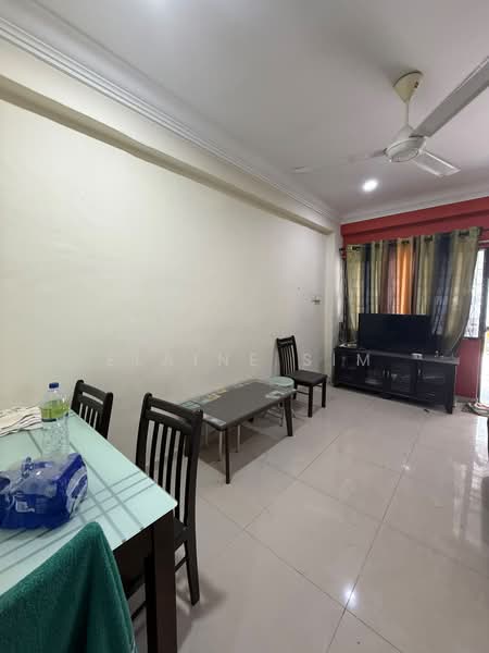 Rumah Flat untuk Dijual di Taman Kempas - Elaine Sim - Living Room - PropertyGuru.com.my