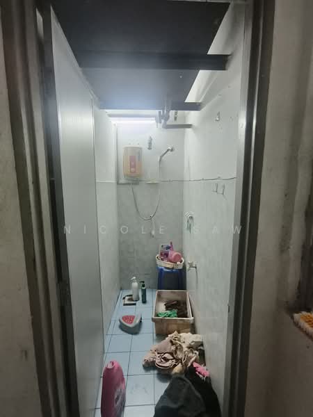 Rumah Flat untuk Dijual di Putri Laksamana - Nicole Saw - Bathroom - PropertyGuru.com.my