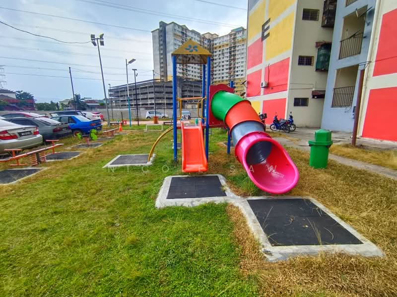 Rumah Flat untuk Dijual di Putri Laksamana - Nicole Saw - Exterior - PropertyGuru.com.my