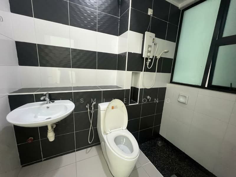 Servis Apartment untuk Disewa di The Sky Executive Suites - Jasmine Ong - Bathroom - PropertyGuru.com.my