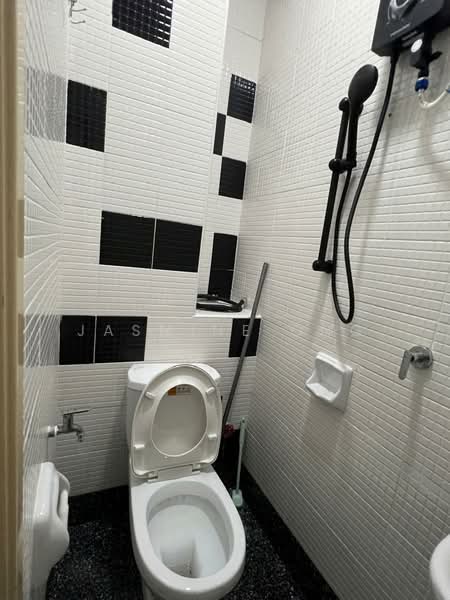 Servis Apartment untuk Disewa di The Sky Executive Suites - Jasmine Ong - Bathroom - PropertyGuru.com.my