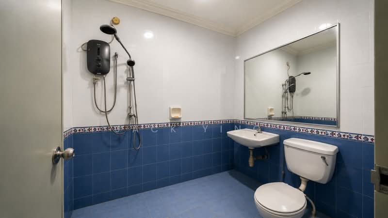 Rumah Flat untuk Dijual di Taman Halaman - JACK YING - Bathroom - PropertyGuru.com.my