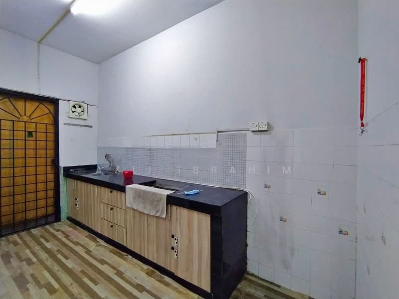 Rumah Teres 2-Tingkat untuk Dijual di Taman Pandan Mewah (Ampang) - Azli Ibrahim - Kitchen - PropertyGuru.com.my