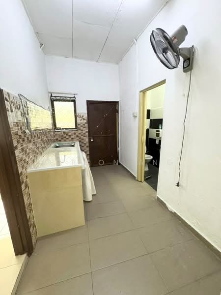 1-storey Terraced House for Rent in Taman Sejahtera (Bukit Mertajam) - Carson Ang - Kitchen - PropertyGuru.com.my