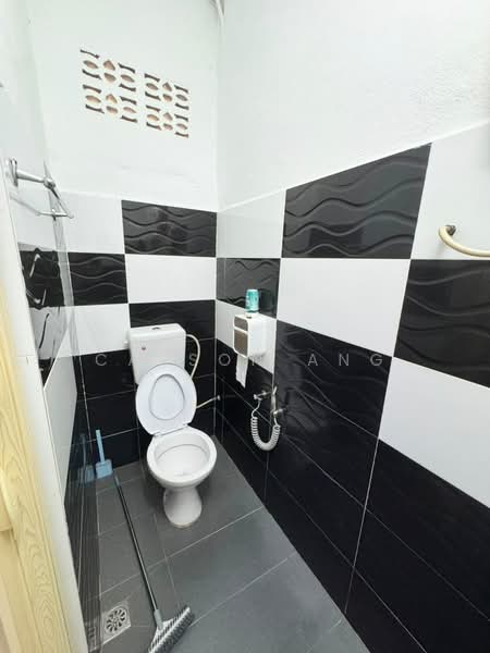 1-storey Terraced House for Rent in Taman Sejahtera (Bukit Mertajam) - Carson Ang - Bathroom - PropertyGuru.com.my