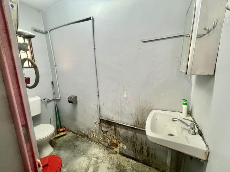 Rumah Teres 2 Tingkat untuk Dijual di Taman Skudai Baru (Skudai) - Jayden Ng - Bathroom - PropertyGuru.com.my