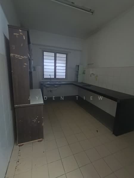Pangsapuri untuk Disewa di Pangsapuri Sri Cempaka - Jyden Tiew - Kitchen - PropertyGuru.com.my