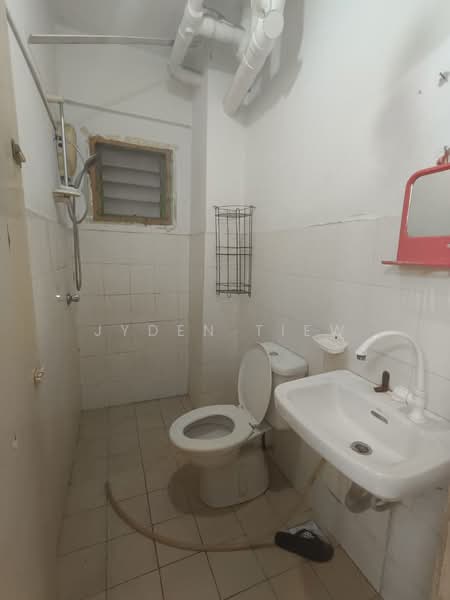 Pangsapuri untuk Disewa di Pangsapuri Sri Cempaka - Jyden Tiew - Bathroom - PropertyGuru.com.my