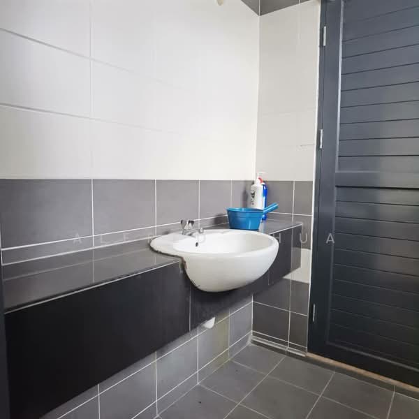 2-storey Terraced House for Sale in Stutong (Kuching) - Alfred Chua - Bathroom - PropertyGuru.com.my