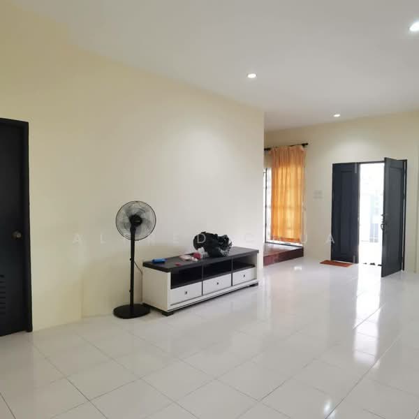2-storey Terraced House for Sale in Stutong (Kuching) - Alfred Chua - Living Room - PropertyGuru.com.my