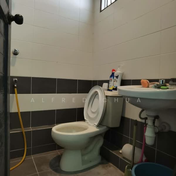 2-storey Terraced House for Sale in Stutong (Kuching) - Alfred Chua - Bathroom - PropertyGuru.com.my