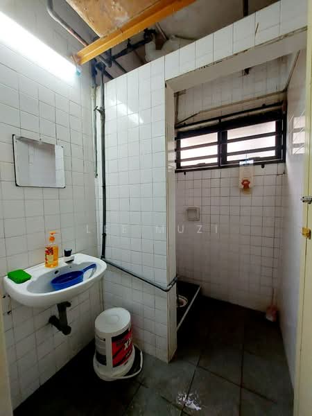 Kedai untuk Disewa di New Pasir Puteh (Ipoh) - Lee Muzi - Bathroom - PropertyGuru.com.my