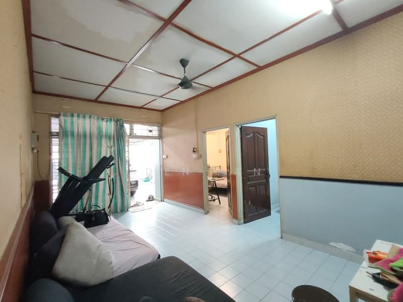 Rumah Teres 1 Tingkat untuk Dijual di Taman Johor Jaya (Johor Bahru) - Iden Tan - Living Room - PropertyGuru.com.my