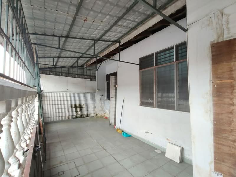 Rumah Teres 1 Tingkat untuk Dijual di Taman Johor Jaya (Johor Bahru) - Iden Tan - Balcony - PropertyGuru.com.my