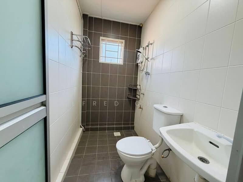 Rumah Berkembar untuk Dijual di Kota Samarahan (Sarawak) - Alfred Chua - Bathroom - PropertyGuru.com.my