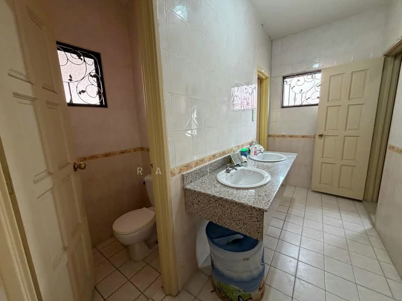Semi-Detached House for Sale in Sungai Long (Bandar Sungai Long) - Ray Foo - Bathroom - PropertyGuru.com.my