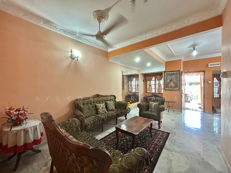2-storey Terraced House for Sale in Subang Jaya (Selangor) - Syukor Hartanah - Living Room - PropertyGuru.com.my