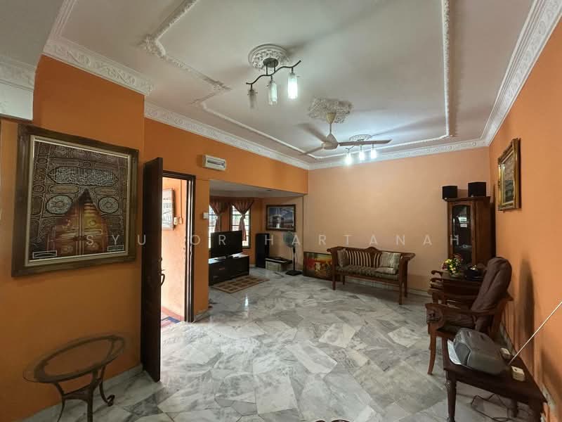 2-storey Terraced House for Sale in Subang Jaya (Selangor) - Syukor Hartanah - Living Room - PropertyGuru.com.my