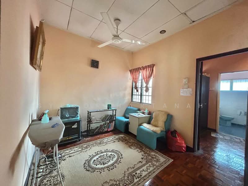 2-storey Terraced House for Sale in Subang Jaya (Selangor) - Syukor Hartanah - Living Room - PropertyGuru.com.my