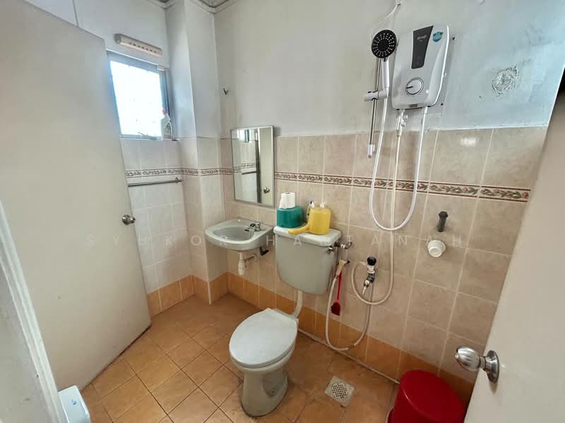 2-storey Terraced House for Sale in Subang Jaya (Selangor) - Syukor Hartanah - Bathroom - PropertyGuru.com.my