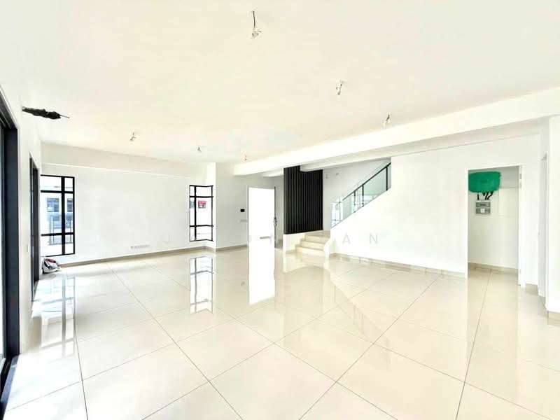 Rumah Berkembar untuk Dijual di Setia Tropika (Johor Bahru) - Jason Tan - Living Room - PropertyGuru.com.my