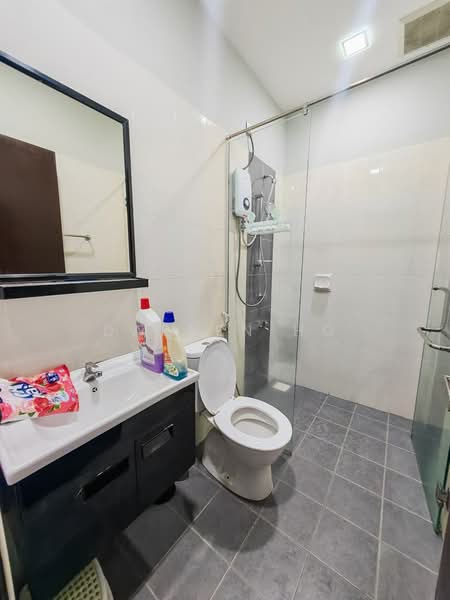 Rumah Teres 2 Tingkat untuk Disewa di Bandar Dato Onn (Tebrau) - Darren Ho - Bathroom - PropertyGuru.com.my