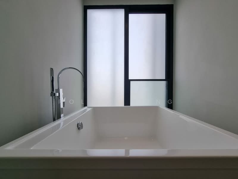 Servis Apartment untuk Disewa di Lumi Tropicana Serviced Residence - Roland Long - Bathroom - PropertyGuru.com.my