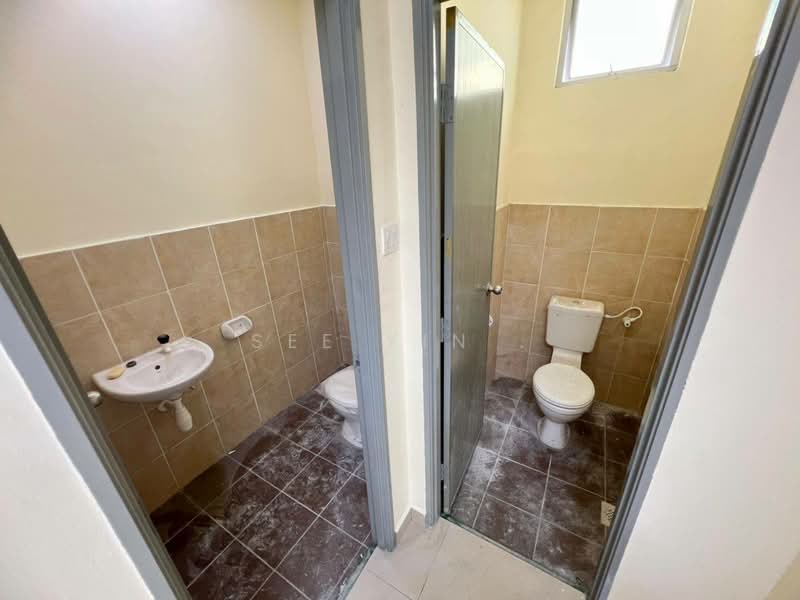 Semi-D Factory for Rent in Senai (Kulai) - See Yin . - Bathroom - PropertyGuru.com.my