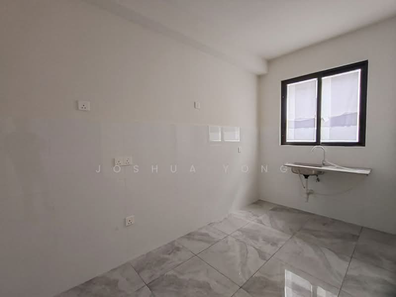 3-storey Terraced House for Sale in Taman Bukit Serdang (Seri Kembangan) - Joshua Yong - Kitchen - PropertyGuru.com.my