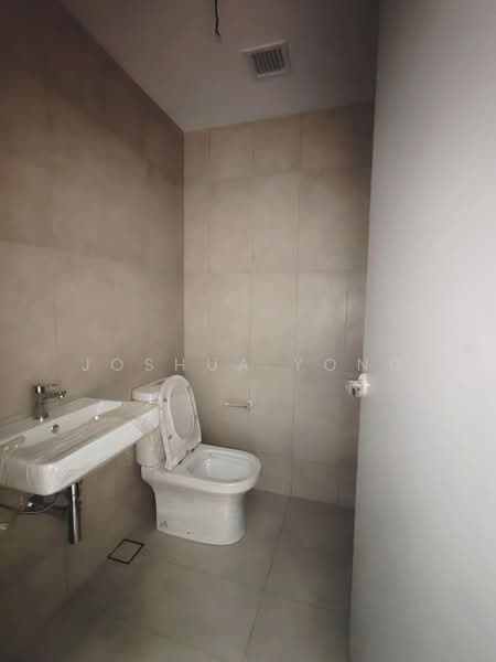 3-storey Terraced House for Sale in Taman Bukit Serdang (Seri Kembangan) - Joshua Yong - Bathroom - PropertyGuru.com.my