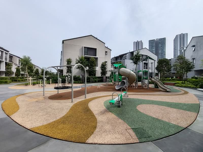 3-storey Terraced House for Sale in Taman Bukit Serdang (Seri Kembangan) - Joshua Yong - Exterior - PropertyGuru.com.my
