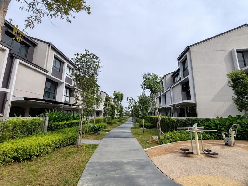 3-storey Terraced House for Sale in Taman Bukit Serdang (Seri Kembangan) - Joshua Yong - Exterior - PropertyGuru.com.my