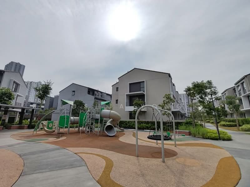 3-storey Terraced House for Sale in Taman Bukit Serdang (Seri Kembangan) - Joshua Yong - Exterior - PropertyGuru.com.my