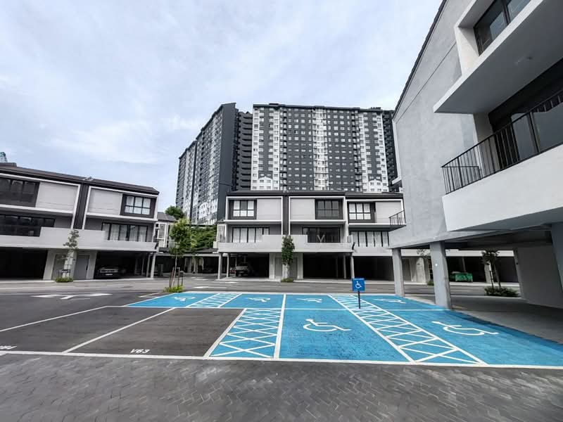 3-storey Terraced House for Sale in Taman Bukit Serdang (Seri Kembangan) - Joshua Yong - Exterior - PropertyGuru.com.my