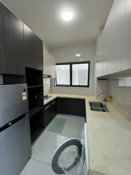 Condominium for Rent at Royal Strand @ Country Garden Danga Bay - John Lee - Kitchen - PropertyGuru.com.my