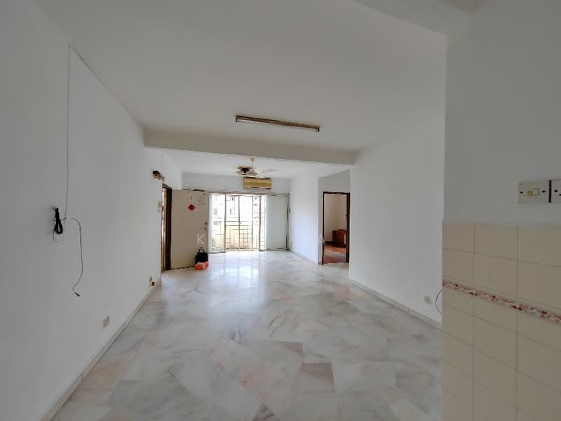 Apartment for Sale at Subang Perdana Goodyear Court 3 - Kim Lai - Living Room - PropertyGuru.com.my