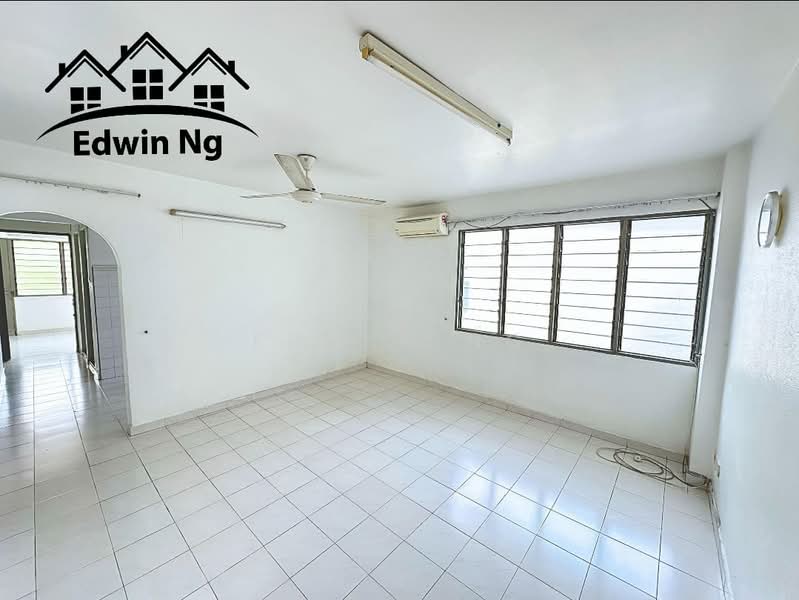 Rumah Flat untuk Dijual di Taman Lip Sin Block 1, 3 & 5 - Edwin Ng - Living Room - PropertyGuru.com.my
