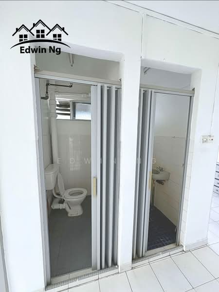 Rumah Flat untuk Dijual di Taman Lip Sin Block 1, 3 & 5 - Edwin Ng - Bathroom - PropertyGuru.com.my