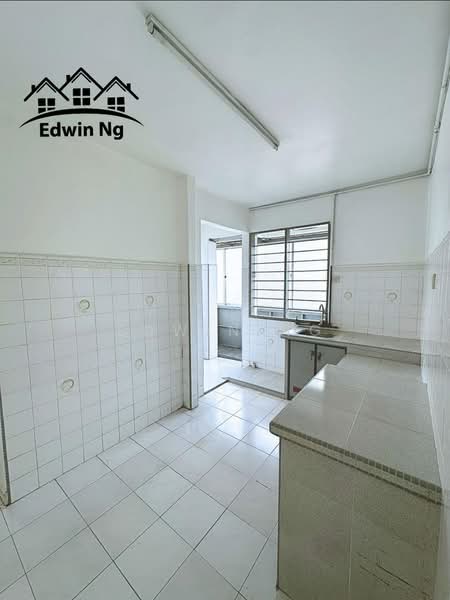 Rumah Flat untuk Dijual di Taman Lip Sin Block 1, 3 & 5 - Edwin Ng - Kitchen - PropertyGuru.com.my