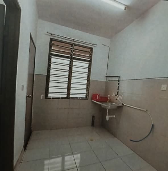2-storey Terraced House for Rent in Taman Lagenda Putra (Kulai) - Ellin Hew - Kitchen - PropertyGuru.com.my