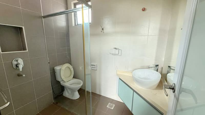 Semi-Detached House for Rent in Taman Mount Austin (Tebrau) - Sky Tan - Bathroom - PropertyGuru.com.my