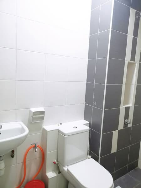 Service Residence for Sale at D'Ambience Residences (Pangsapuri Ikatan Flora) - Fu Guan - Bathroom - PropertyGuru.com.my