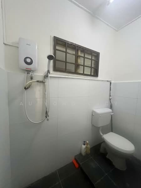 2-storey Terraced House for Rent in Taman Desa Cemerlang (Ulu Tiram) - Au Yong Lucy - Bathroom - PropertyGuru.com.my